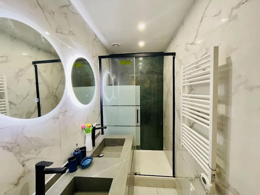 Appartement De Luxe Juste A Cote Des Champs-Elysees Paris 0*,  France