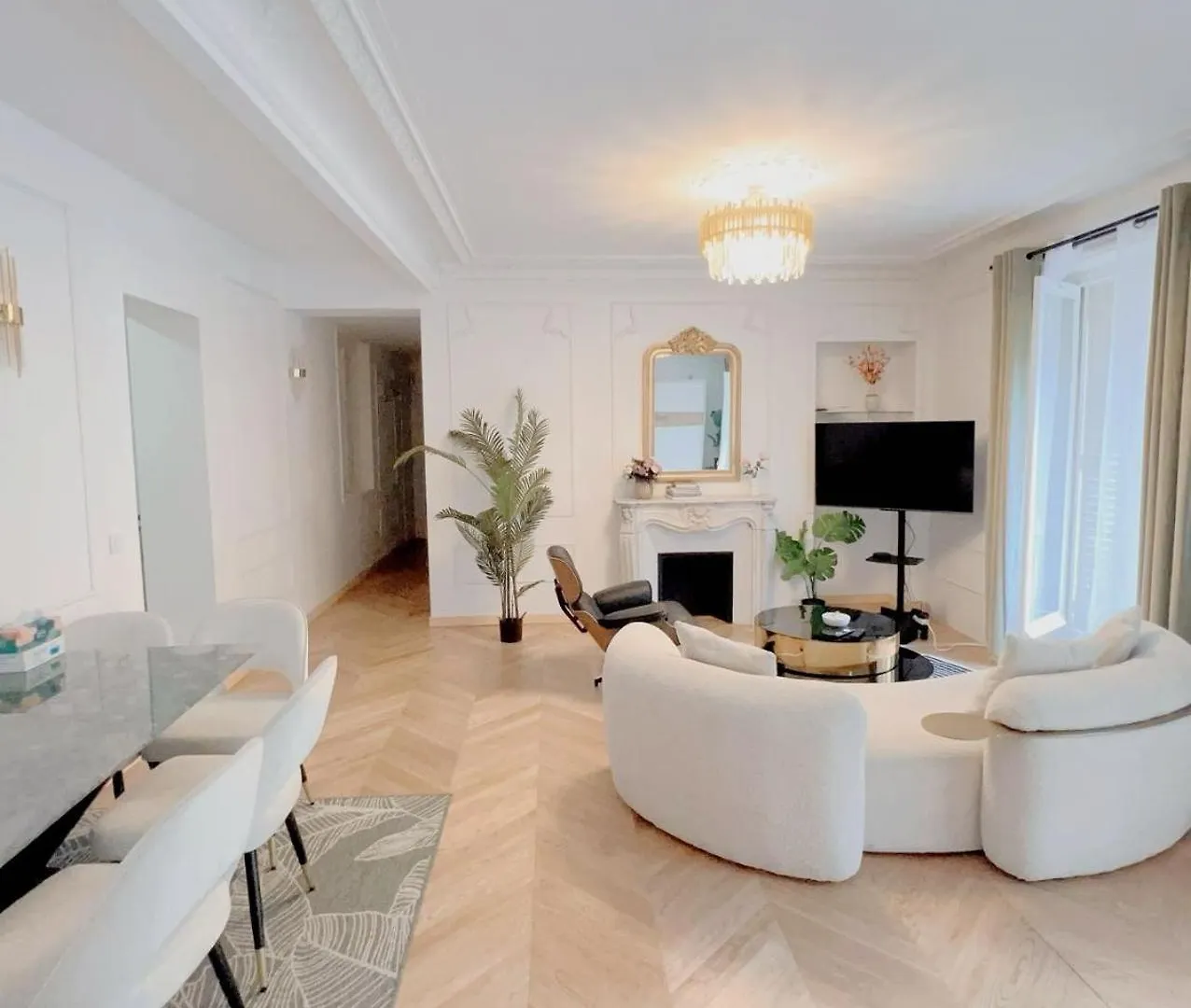Appartement De Luxe Juste A Cote Des Champs-Elysees Paris Apartment